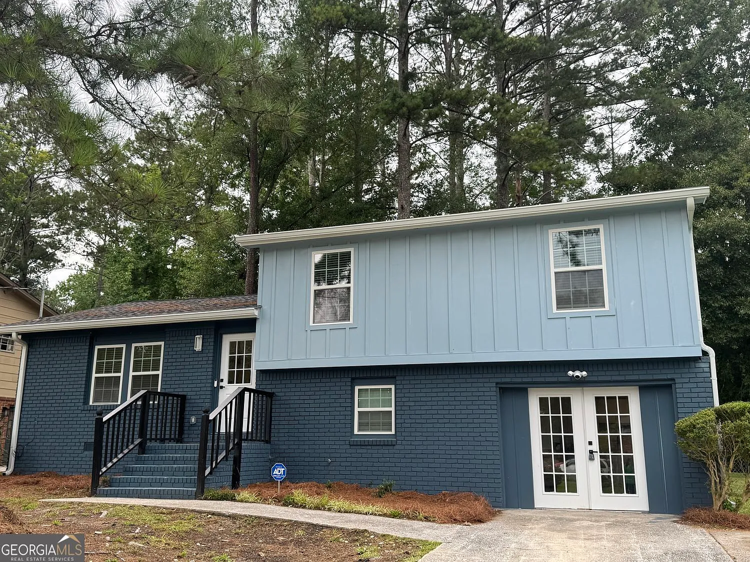4 bed, 2.5 bath, 1926 sqft, $2,300 — Photo 1