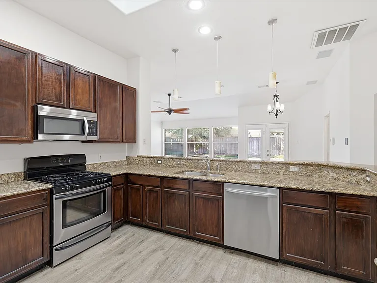 5625 Overland Dr — Photo 21