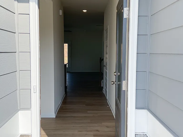 124 Red Oak Ln — Photo 2