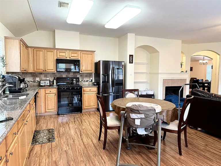 2211 Winding Hollow Dr — Photo 14