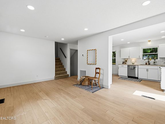4th image of 6015 John May Dr