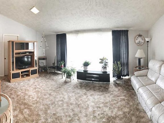 4th image of 144 Hoover Ct