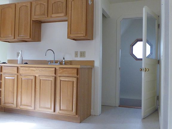 Old photo. New counter, floor, and paint.