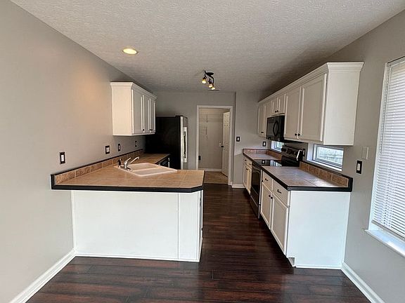 4th image of 652 Cembra Dr
