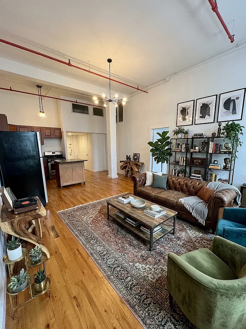112 Lincoln Ave — Photo 2