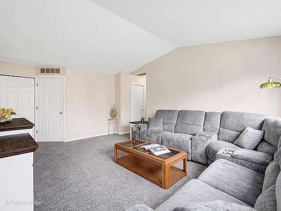 4th image of 1104 Canterbury Ct APT D