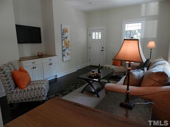 3rd image of 1001 Rosehill Ave