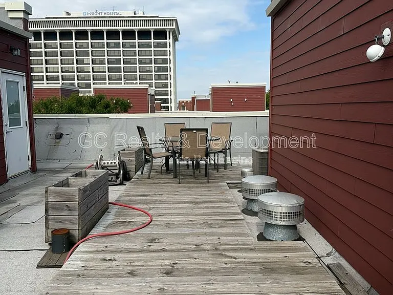 2503 S Calumet Ave — Photo 23