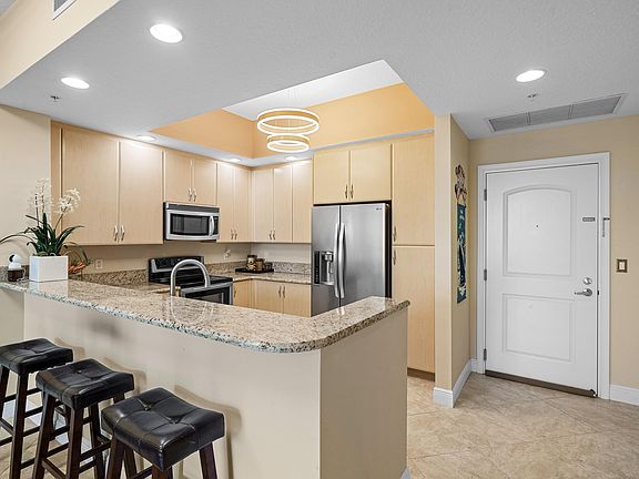 3rd image of 701 S Olive Avenue #625