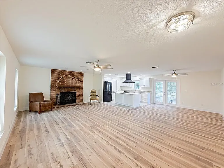 3732 NE 28th Ct — Photo 3