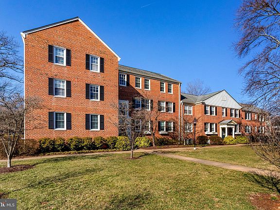 2nd image of 1601 Belle View Blvd APT C2