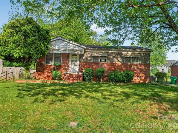2308 Crestview Dr, Charlotte, NC 28216