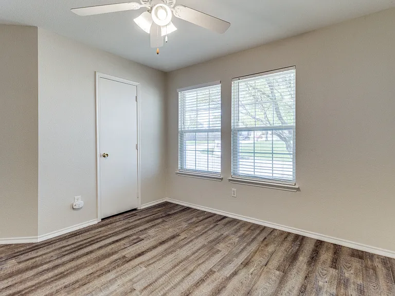 1721 Southridge Ln — Photo 10