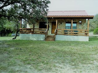470 S Middle Rd, Leakey, TX 78873