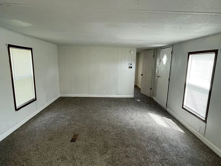 938 Sunset Dr #C — Photo 2