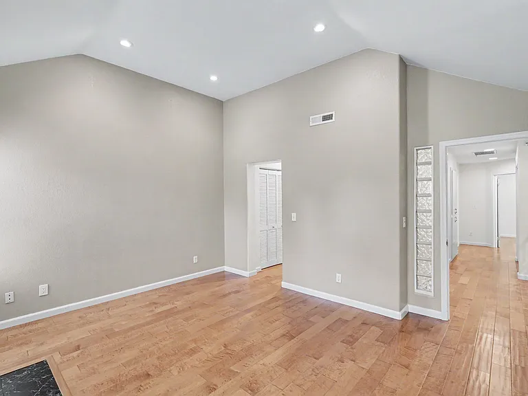 437 Camille Cir #1-11 — Photo 25