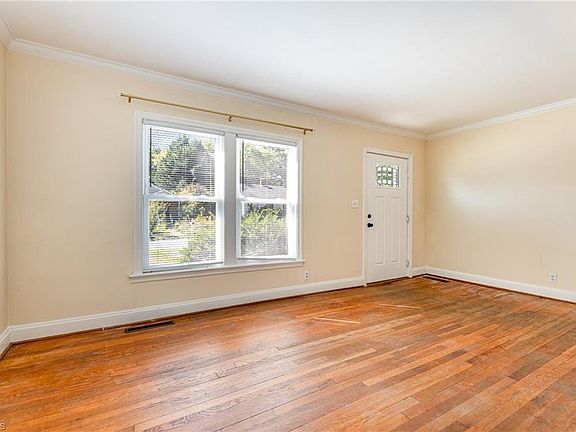 5th image of 1130 Parish St
