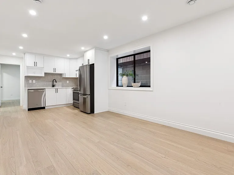 811 Madison Ave N — Photo 2
