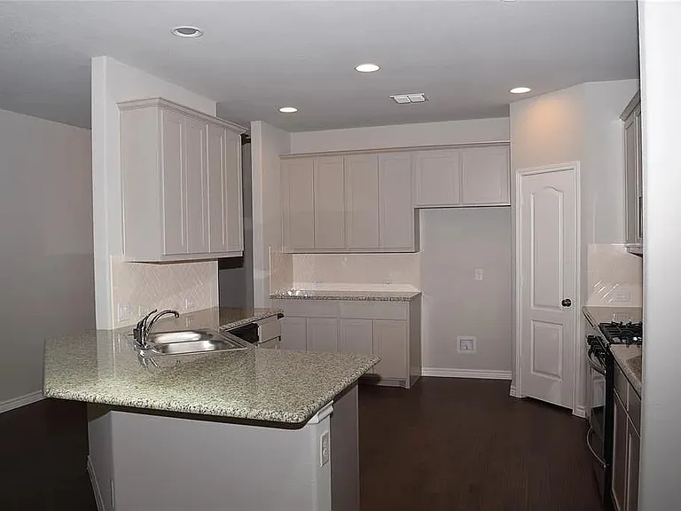 8245 Spruce Meadows Dr — Photo 4