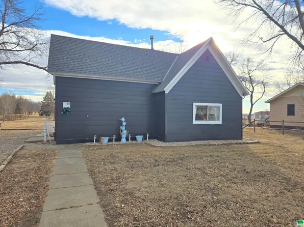 90 South St, Akron, IA 51001