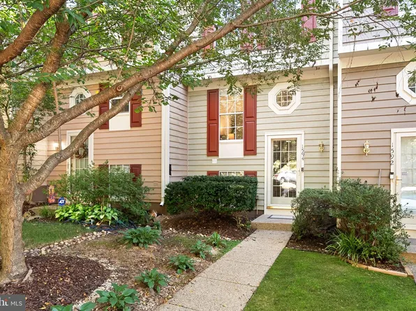 1594 Woodcrest Dr, Reston, VA 20194