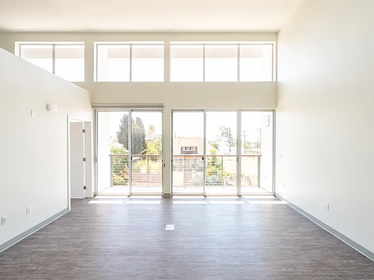 2828 Broadway — Photo 39