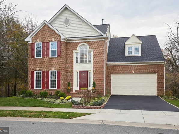 719 Summer Walk Dr, Gaithersburg, MD 20878