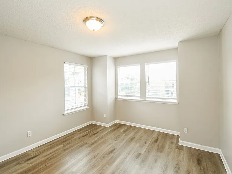 2326 Sunset Bluff Dr — Photo 14