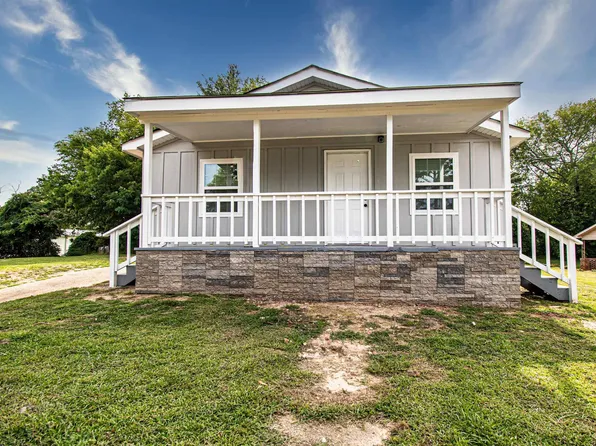 832 Lincoln Dr, Camden, AR 71701