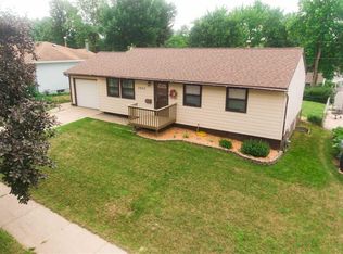 3905 E 24th St, Sioux Falls, SD 57103