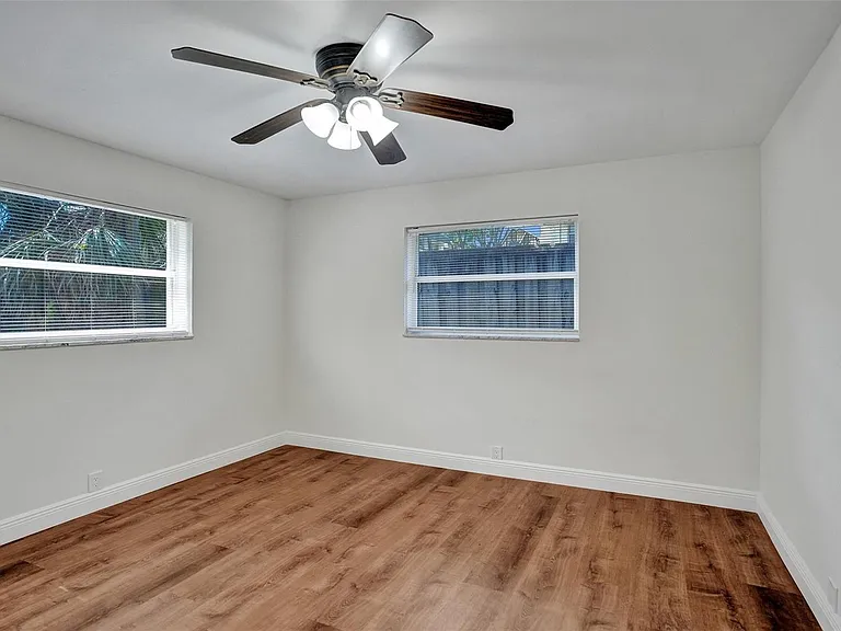 4240 NW 21st Ave — Photo 6