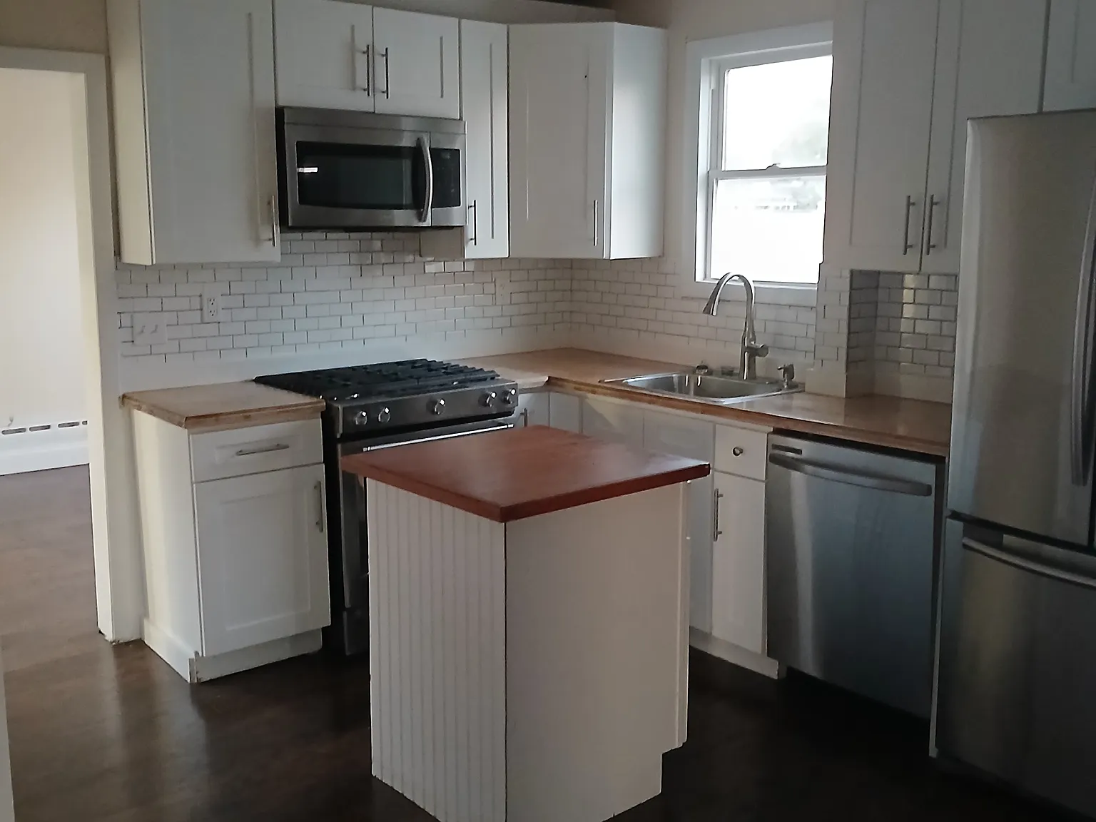 323 Charles St — Photo 4