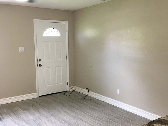 2nd image of 2415 W Lemon St APT A