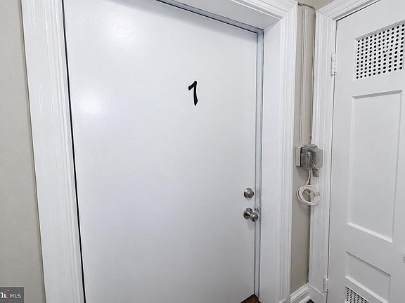 5th image of 126 O St SW