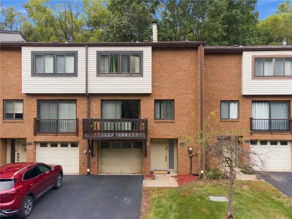 304 Springwater Ct, Coraopolis, PA 15108