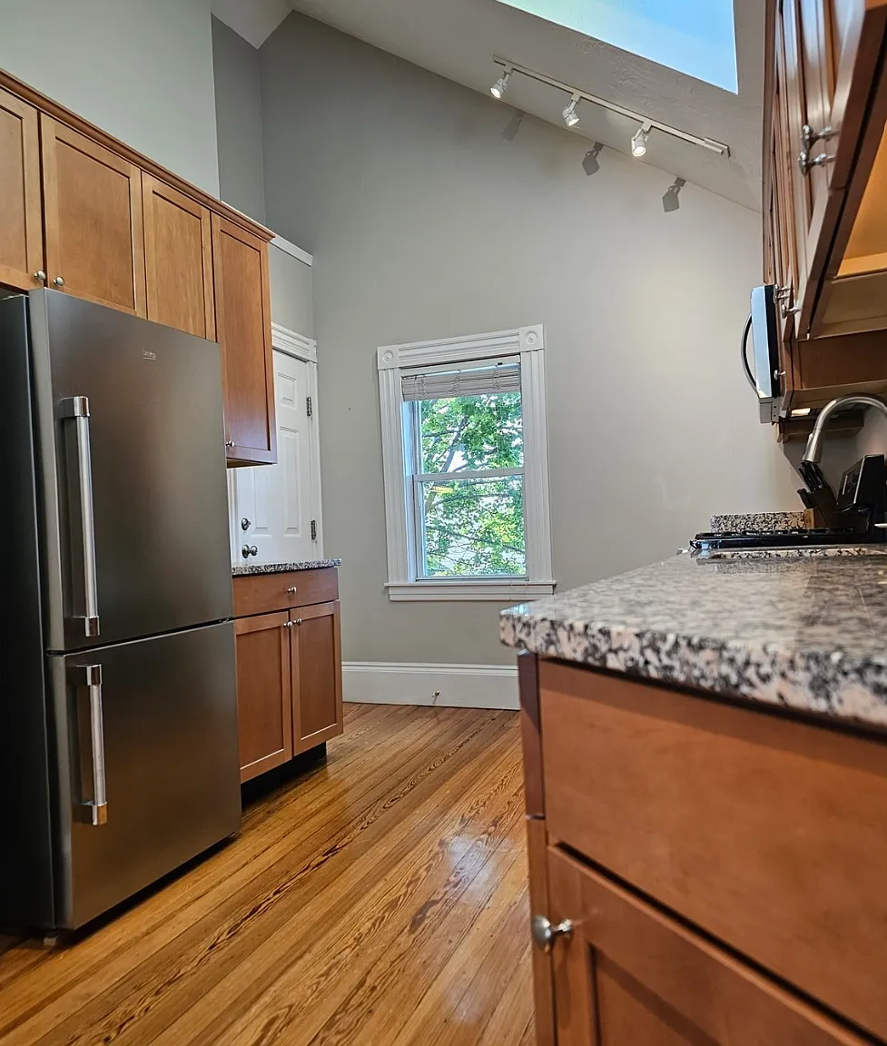 2 bed, 946 sqft, $3,250 — Photo 4