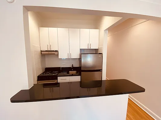 Rented by Metropolis Real Estate of Manhattan | media 13