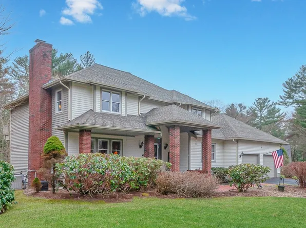 7 Laura Ln, Mattapoisett, MA 02739