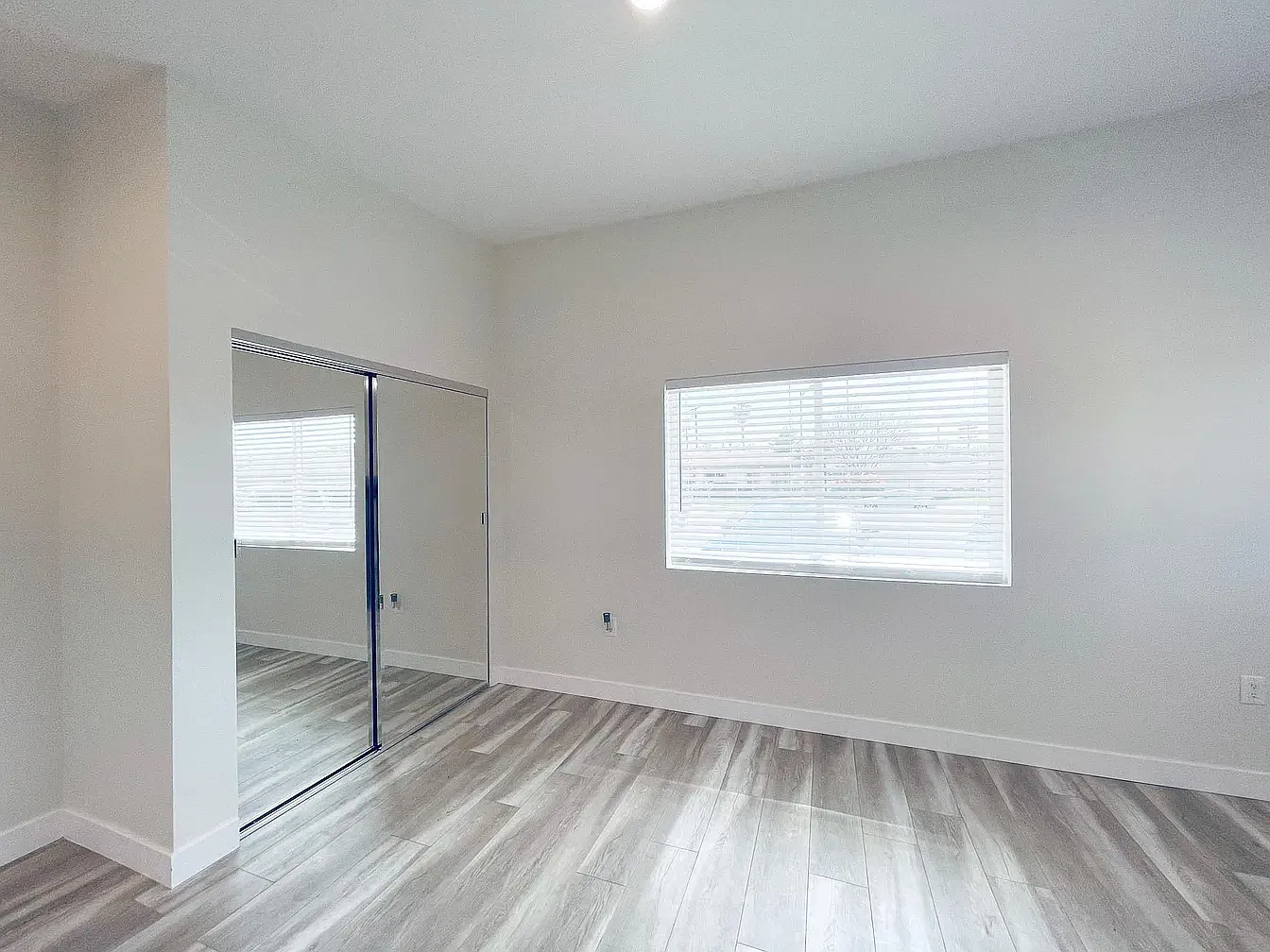 Studio, 440 sqft, $1,800 — Photo 2