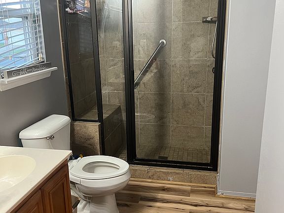 5th image of 909 Yarrow Dr