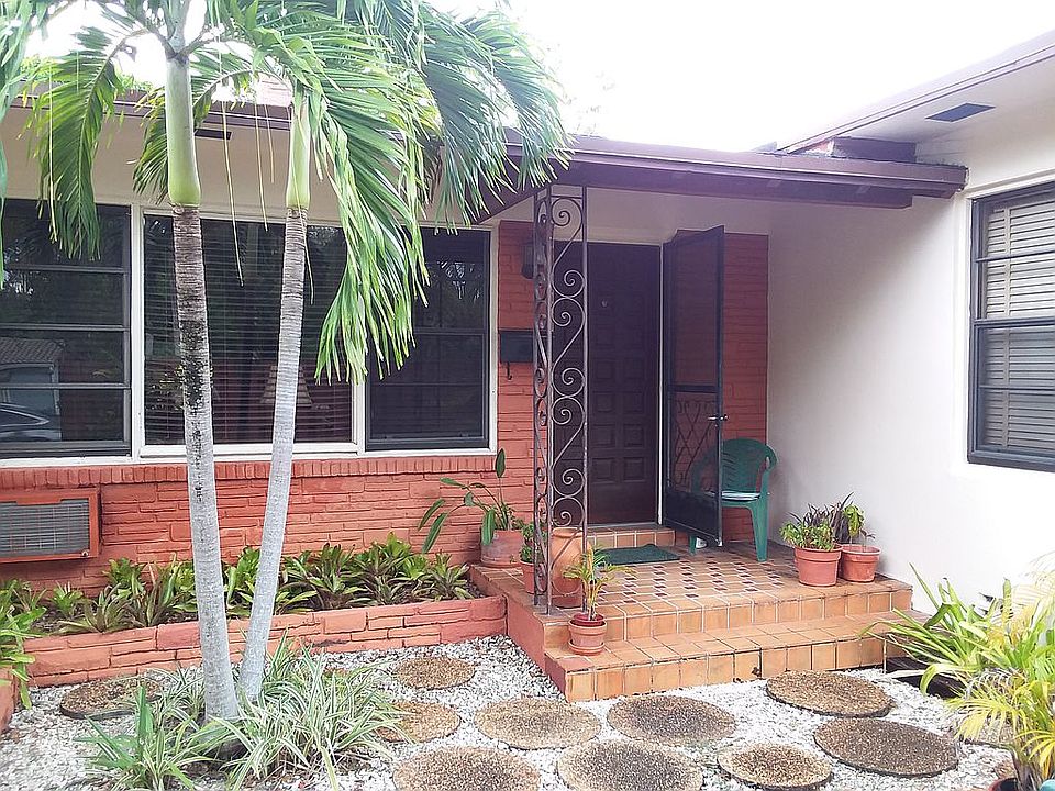 1st image of 1007 SE 11th Ct
