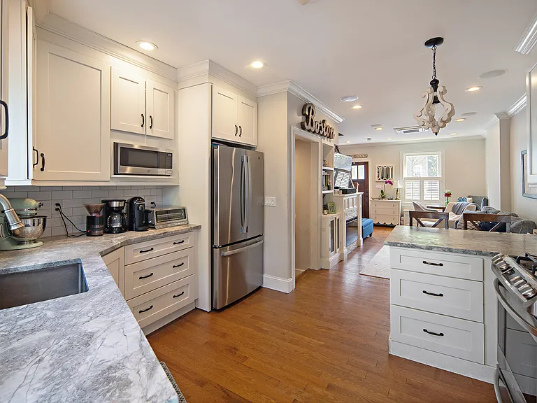 28 Emerson St — Photo 8
