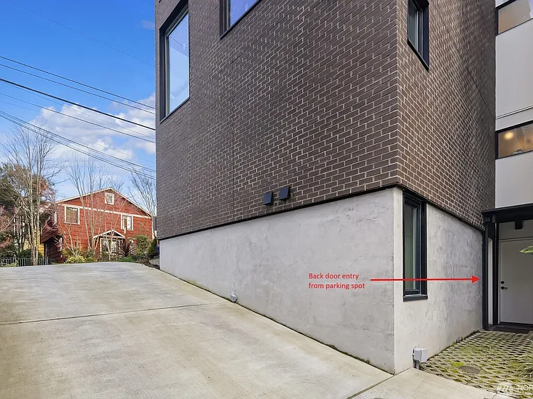 73 E Lynn St — Photo 27