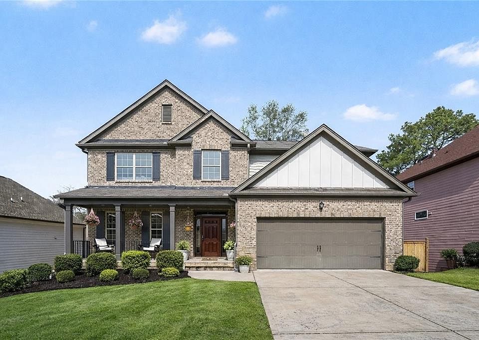 1st image of 526 Blue Mountain Rise
