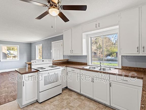 5th image of 914 Ranch Farm Rd