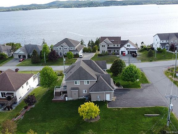 2nd image of 4 Admiralty Dr