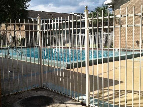 2nd image of 806 Sky Lake Cir APT C
