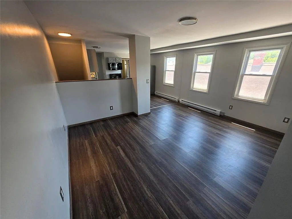 1 bed, 1.0 bath, $1,100 — Photo 4