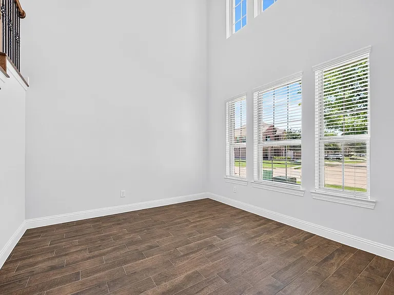 10920 Calvert Pl — Photo 33