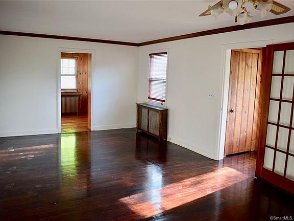 4th image of 3318 Main St